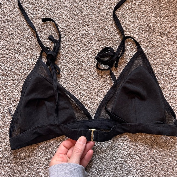Black triangle padded bikini top with mesh detail - Picture 2 of 3